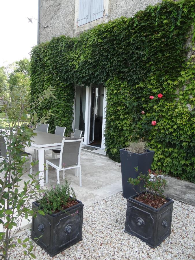 Les Tilleuls - Chambres D'Hotes - La Rochefoucauld Exterior photo