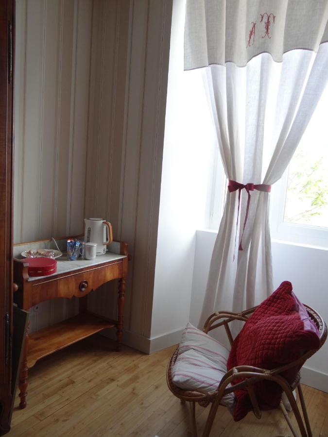Les Tilleuls - Chambres D'Hotes - La Rochefoucauld Exterior photo
